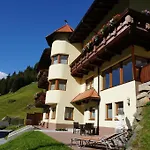 Apartament Adlerhof *